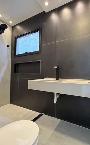 Casa de condomínio à venda com 180m², 4 quartos e 2 vagas Casa de condomínio à venda com 180m², 4 quartos e 2 vagasSuíte 1 - Banheiro