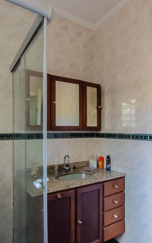 Casa à venda com 170m², 5 quartos e 2 vagasBanheiro da Suíte