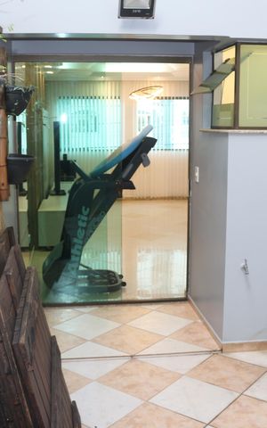 Casa à venda com 253m², 3 quartos e 5 vagasQuintal