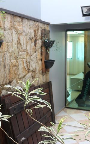 Casa à venda com 253m², 3 quartos e 5 vagasQuintal