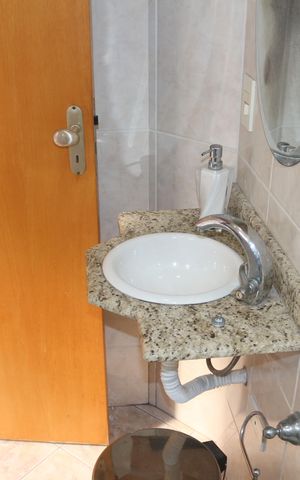 Casa à venda com 253m², 3 quartos e 5 vagasBanheiro 1