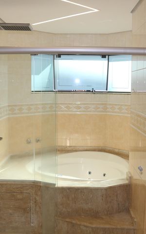 Casa à venda com 253m², 3 quartos e 5 vagasBanheiro da Suíte 1