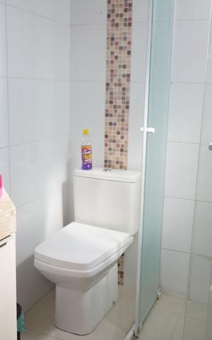Casa de condomínio à venda com 217m², 3 quartos e 2 vagasBanheiro do Quarto 1