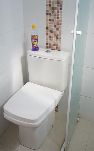 Casa de condomínio à venda com 217m², 3 quartos e 2 vagasBanheiro do Quarto 1