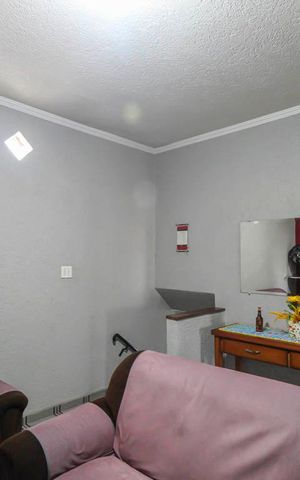 Casa à venda com 230m², 3 quartos e 2 vagas Casa à venda com 230m², 3 quartos e 2 vagasSala