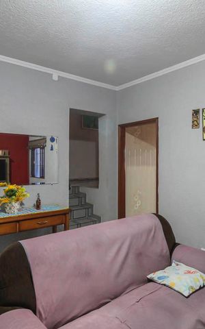 Casa à venda com 230m², 3 quartos e 2 vagas Casa à venda com 230m², 3 quartos e 2 vagasSala