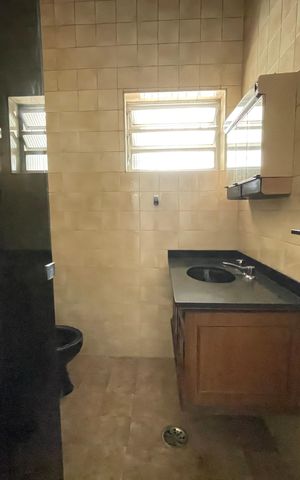 Casa à venda com 172m², 3 quartos e 3 vagas Casa à venda com 172m², 3 quartos e 3 vagasBanheiro