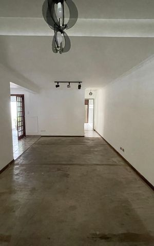 Casa à venda com 172m², 3 quartos e 3 vagas Casa à venda com 172m², 3 quartos e 3 vagasSala