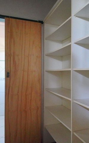 Casa à venda com 296m², 4 quartos e 2 vagas Casa à venda com 296m², 4 quartos e 2 vagasCloset da suíte
