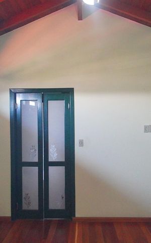 Casa à venda com 296m², 4 quartos e 2 vagas Casa à venda com 296m², 4 quartos e 2 vagasSuíte