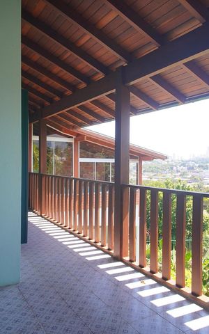 Casa à venda com 296m², 4 quartos e 2 vagas Casa à venda com 296m², 4 quartos e 2 vagasvaranda do Quarto 3