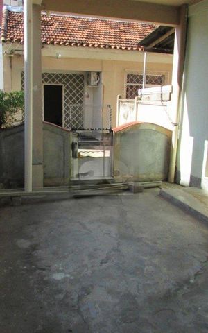 Casa à venda com 338m², 6 quartos e 2 vagas