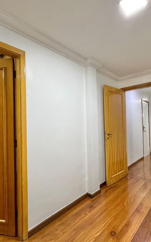 Apartamento à venda com 180m², 3 quartos e 1 vaga Apartamento à venda com 180m², 3 quartos e 1 vagaHall Íntimo