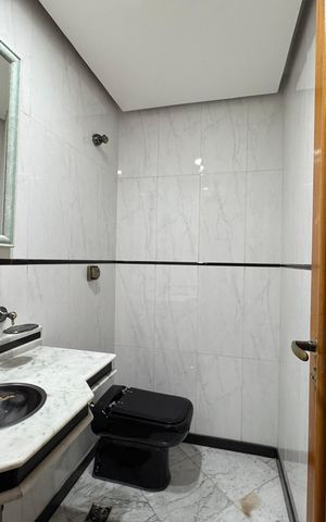 Apartamento à venda com 180m², 3 quartos e 1 vaga Apartamento à venda com 180m², 3 quartos e 1 vagaLavabo