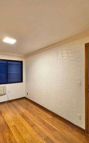 Apartamento à venda com 180m², 3 quartos e 1 vaga Apartamento à venda com 180m², 3 quartos e 1 vagaSuíte