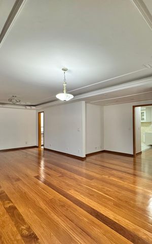 Apartamento à venda com 180m², 3 quartos e 1 vaga Apartamento à venda com 180m², 3 quartos e 1 vagaSala