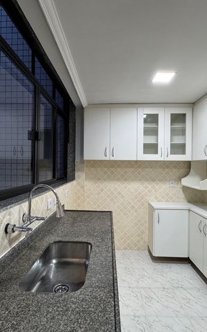 Apartamento à venda com 180m², 3 quartos e 1 vaga Apartamento à venda com 180m², 3 quartos e 1 vagaCozinha e Área de Serviço