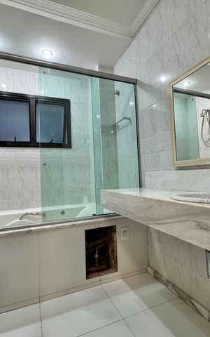 Apartamento à venda com 180m², 3 quartos e 1 vaga Apartamento à venda com 180m², 3 quartos e 1 vagaSuíte - Banheiro