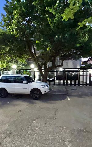 Apartamento à venda com 180m², 3 quartos e 1 vaga Apartamento à venda com 180m², 3 quartos e 1 vagaFachada