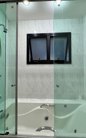 Apartamento à venda com 180m², 3 quartos e 1 vaga Apartamento à venda com 180m², 3 quartos e 1 vagaSuíte - Banheiro