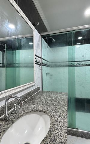 Apartamento à venda com 180m², 3 quartos e 1 vaga Apartamento à venda com 180m², 3 quartos e 1 vagaBanheiro Social