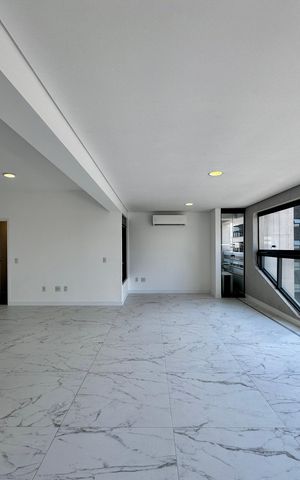 Apartamento à venda com 162m², 3 quartos e 3 vagas Apartamento à venda com 162m², 3 quartos e 3 vagasSala
