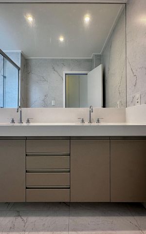 Apartamento à venda com 162m², 3 quartos e 3 vagas Apartamento à venda com 162m², 3 quartos e 3 vagasBanheiro Suíte 1