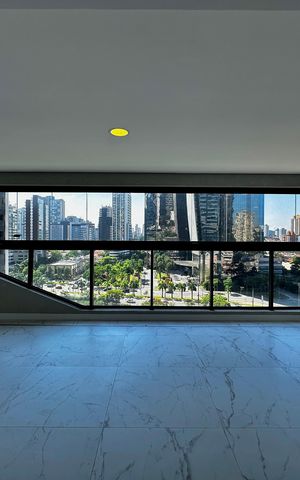 Apartamento à venda com 162m², 3 quartos e 3 vagas Apartamento à venda com 162m², 3 quartos e 3 vagasVaranda Integrada