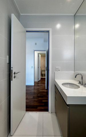 Apartamento à venda com 162m², 3 quartos e 3 vagas Apartamento à venda com 162m², 3 quartos e 3 vagasBanheiro Suíte 3