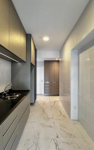 Apartamento à venda com 162m², 3 quartos e 3 vagas Apartamento à venda com 162m², 3 quartos e 3 vagasCozinha