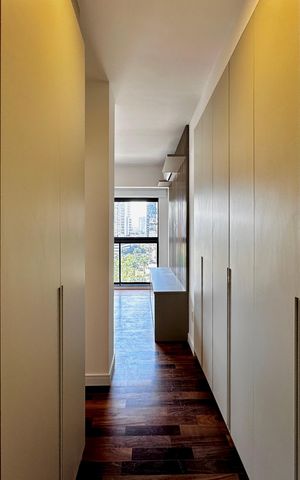 Apartamento à venda com 162m², 3 quartos e 3 vagas Apartamento à venda com 162m², 3 quartos e 3 vagasCloset Suíte 1