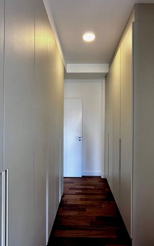 Apartamento à venda com 162m², 3 quartos e 3 vagas Apartamento à venda com 162m², 3 quartos e 3 vagasCloset Suíte 1