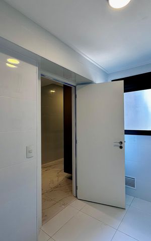 Apartamento à venda com 162m², 3 quartos e 3 vagas Apartamento à venda com 162m², 3 quartos e 3 vagasÁrea de Serviço