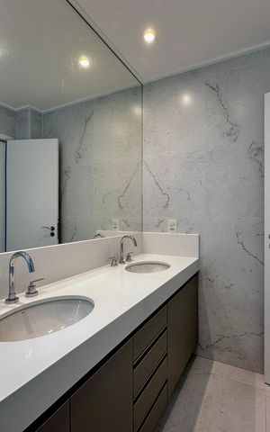 Apartamento à venda com 162m², 3 quartos e 3 vagas Apartamento à venda com 162m², 3 quartos e 3 vagasBanheiro Suíte 1