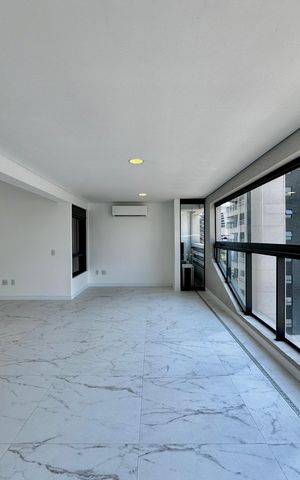 Apartamento à venda com 162m², 3 quartos e 3 vagas Apartamento à venda com 162m², 3 quartos e 3 vagasVaranda Integrada