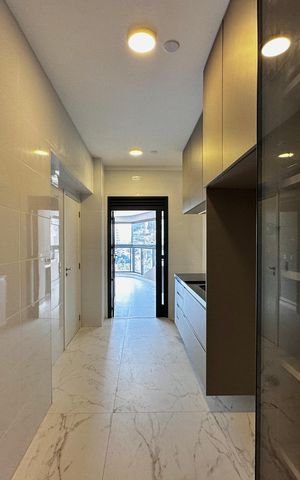 Apartamento à venda com 162m², 3 quartos e 3 vagas Apartamento à venda com 162m², 3 quartos e 3 vagasCozinha