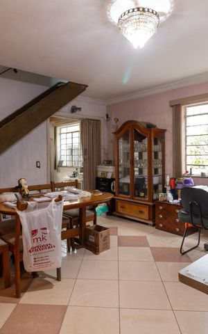 Casa à venda com 300m², 3 quartos e 3 vagas Casa à venda com 300m², 3 quartos e 3 vagasSala 2