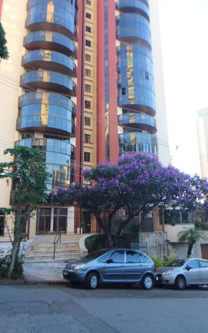 Apartamento à venda com 200m², 3 quartos e 4 vagasFachada
