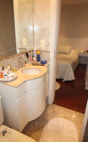 Apartamento à venda com 200m², 3 quartos e 4 vagasQuarto 3 - Banheiro