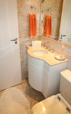 Apartamento à venda com 200m², 3 quartos e 4 vagasQuarto 2 - Banheiro