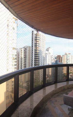 Apartamento à venda com 200m², 3 quartos e 4 vagasSala - Varanda