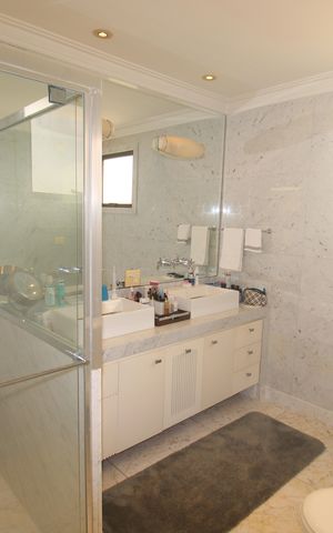 Apartamento à venda com 200m², 3 quartos e 4 vagasQuarto 1 - Banheiro