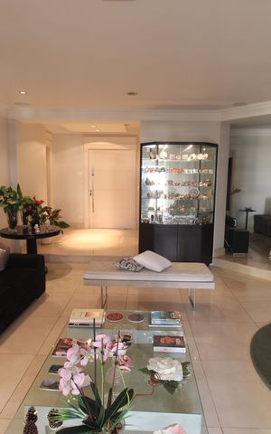 Apartamento à venda com 200m², 3 quartos e 4 vagasSala
