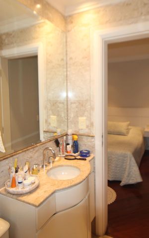 Apartamento à venda com 200m², 3 quartos e 4 vagasQuarto 3 - Banheiro