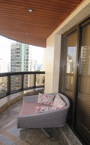 Apartamento à venda com 200m², 3 quartos e 4 vagasSala - Varanda