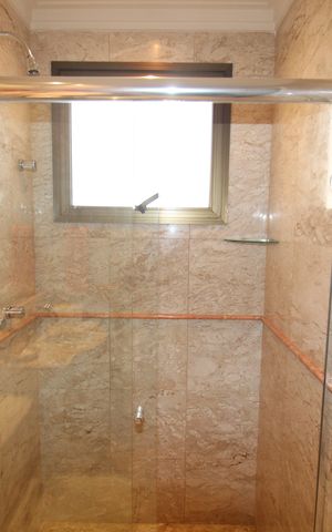 Apartamento à venda com 200m², 3 quartos e 4 vagasQuarto 2 - Banheiro