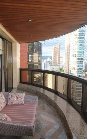 Apartamento à venda com 200m², 3 quartos e 4 vagasSala - Varanda