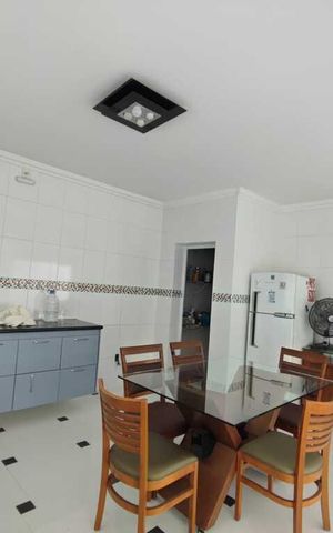Casa de condomínio à venda com 333m², 4 quartos e 5 vagas Casa de condomínio à venda com 333m², 4 quartos e 5 vagasCozinha