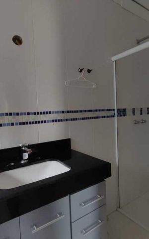 Casa de condomínio à venda com 333m², 4 quartos e 5 vagas Casa de condomínio à venda com 333m², 4 quartos e 5 vagasBanheiro Suíte 2