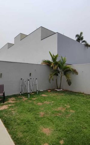Casa de condomínio à venda com 333m², 4 quartos e 5 vagas Casa de condomínio à venda com 333m², 4 quartos e 5 vagasQuintal